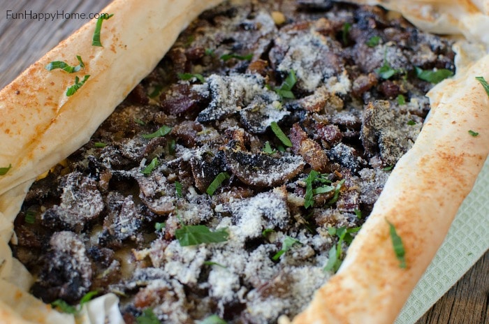 This Phyllo Dough Bacon Mushroom Tart is a perfect Sunday brunch recipe solution! With fast preparation and delicious flavors, it is sure to be a hit!