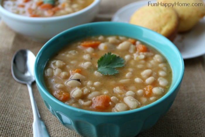 http://funhappyhome.com/wp-content/uploads/2016/10/Slow-Cooker-Navy-Bean-Soup-Recipe.jpg