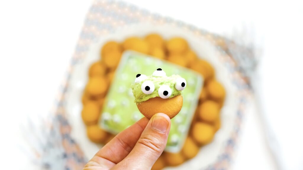Small Cookie with Halloween Dunkaroo Dip with Eyeballs on it