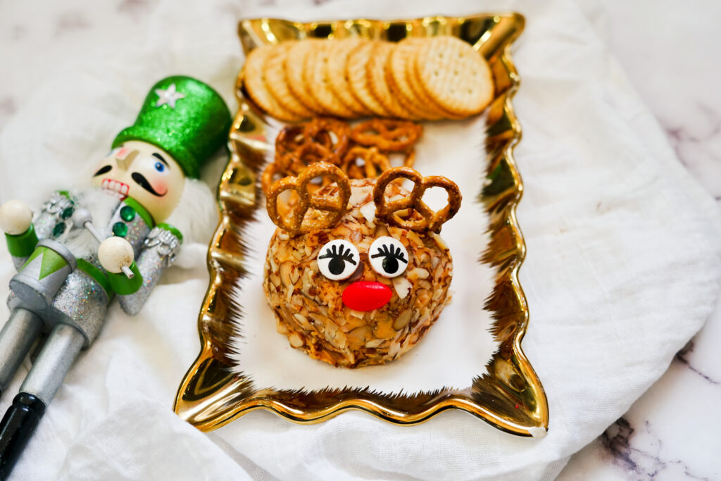 Christmas Rudolph Ball loaded with flavor - make it with your kids!